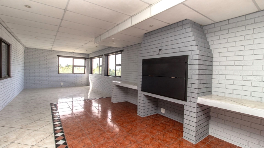 7 Bedroom Property for Sale in Loevenstein Western Cape